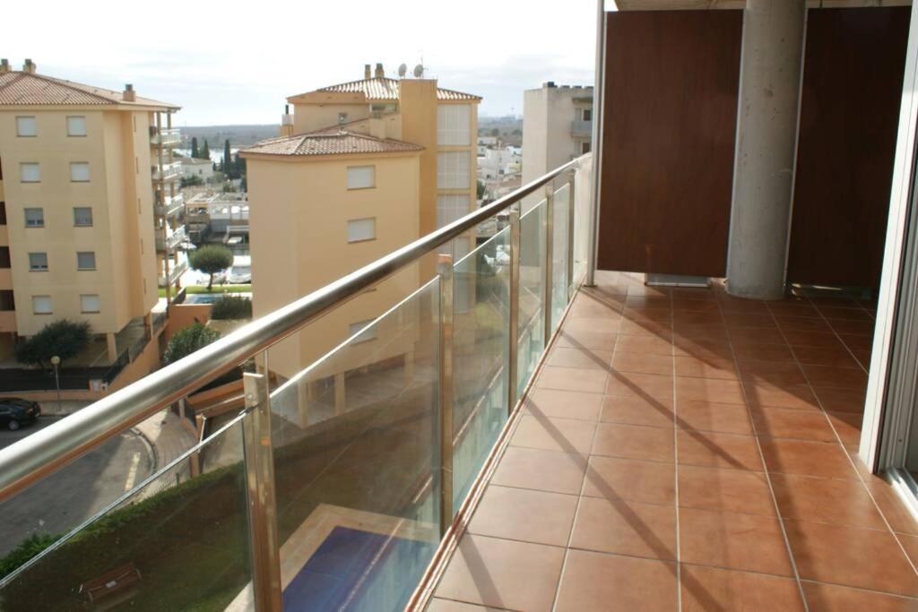 Apartamento En Roses Con Parking Y Piscina Apartment Exterior photo