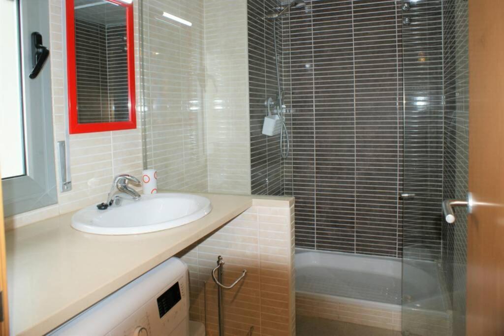 Apartamento En Roses Con Parking Y Piscina Apartment Exterior photo